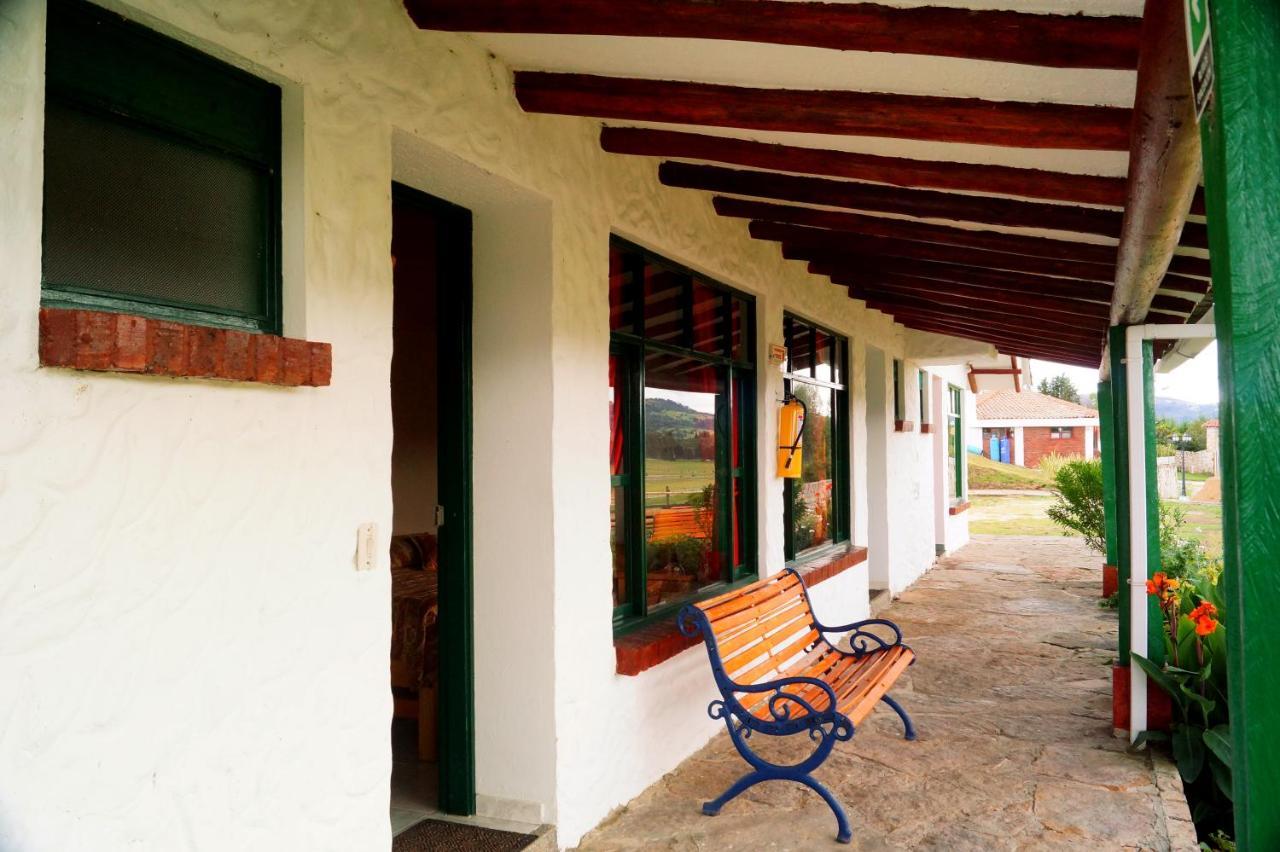 Hotel Cabanas San Cayetano Paipa Exterior photo